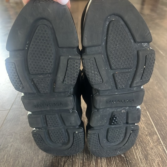 (SOLD)Balenciaga Speed Traniers Graffiti Size women’s 35 (EUR) 5 (USA) - Picture 4 of 4